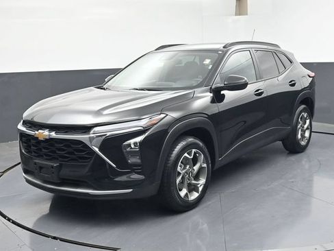 Used 2025 Chevrolet Trax LT w/ LT Convenience Package FWD image 1