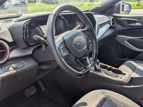 Used 2024 Chevrolet Trax RS w/ Sunroof Package FWD image 6