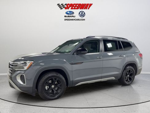 Certified 2026 Volkswagen Atlas Peak Edition AWD/4WD image 11