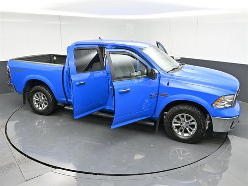 Used 2018 RAM 1500 SLT image 38