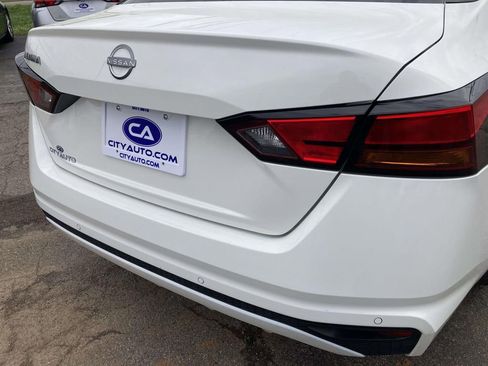 Used 2025 Nissan Altima 2.5 SV image 11