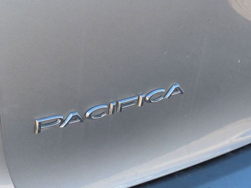 Used 2017 Chrysler Pacifica Limited w/ UConnect Theater Package image 15