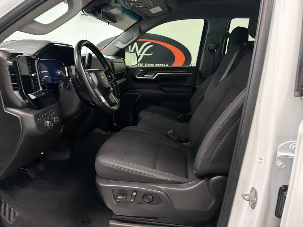 Used 2025 Chevrolet Silverado 1500 LT AWD/4WD image 9