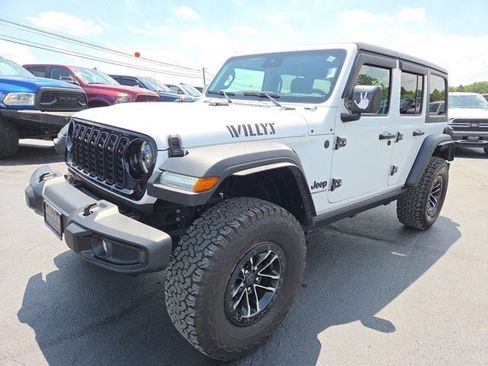 Used 2024 Jeep Wrangler Unlimited Sport AWD/4WD image 2