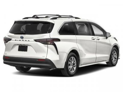 New 2026 Toyota Sienna LE