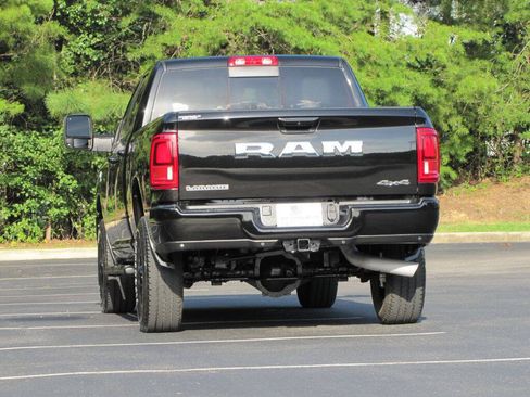 Used 2026 RAM 2500 Laramie AWD/4WD image 11