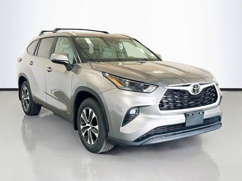 New 2026 Toyota Highlander XLE image 3