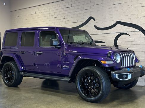 Used 2023 Jeep Wrangler Unlimited Sahara w/ Cold Weather Group AWD/4WD image 4