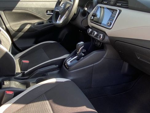 Used 2021 Nissan Versa SV image 2