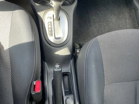 Used 2014 Nissan Versa SV w/ Convenience Package FWD image 13