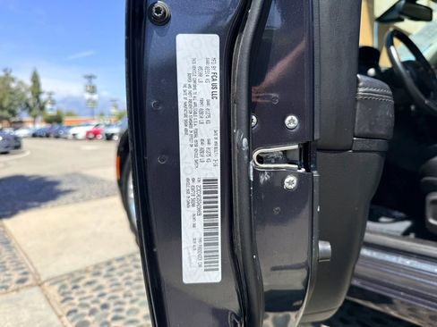 Used 2016 Chrysler 300 C RWD image 29