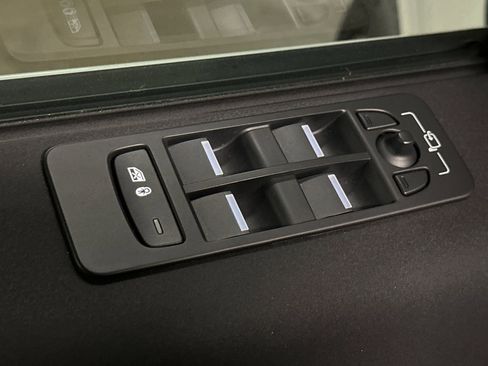 Used 2024 Land Rover Discovery Sport S image 15