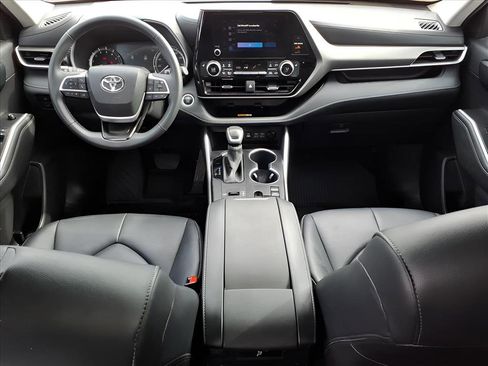 Used 2024 Toyota Highlander XLE image 22