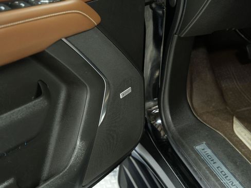 Used 2023 Chevrolet Tahoe High Country AWD/4WD image 40