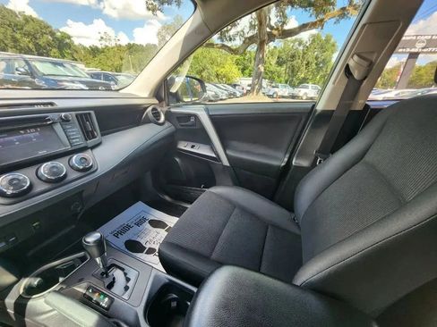Used 2018 Toyota RAV4 LE FWD image 16