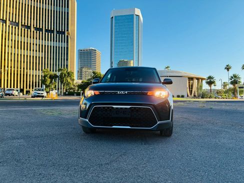Used 2023 Kia Soul LX w/ LX Technology Package FWD image 3