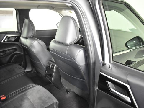 Used 2024 Mitsubishi Outlander SE image 42