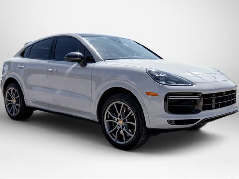 Used 2023 Porsche Cayenne Turbo AWD/4WD image 4