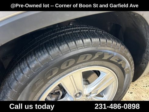 Used 2019 Chevrolet Trax LT w/ LT Convenience Package AWD/4WD image 12