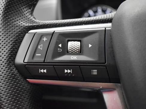 Used 2025 Mitsubishi Outlander SE image 24