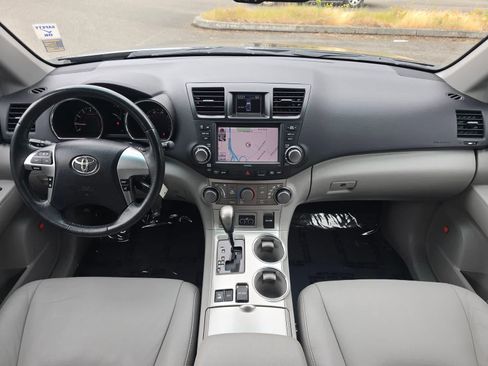 Used 2011 Toyota Highlander SE w/ Tow Pkg AWD/4WD image 9