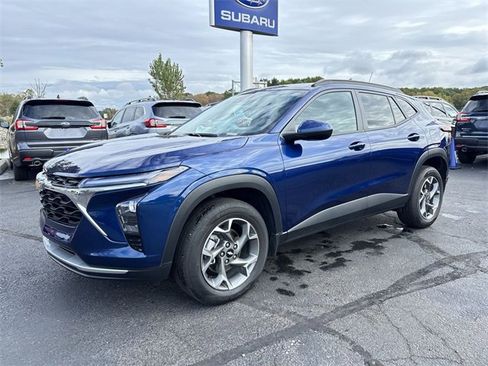 Used 2024 Chevrolet Trax LT w/ Driver Confidence Package image 6