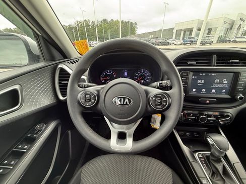 Used 2020 Kia Soul LX FWD image 17