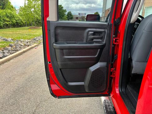 Used 2018 RAM 1500 Express AWD/4WD image 10