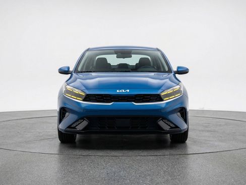 Used 2025 Kia K4 LXS image 2