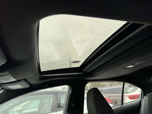 Used 2022 Toyota Corolla SE w/ SE Premium Package image 16