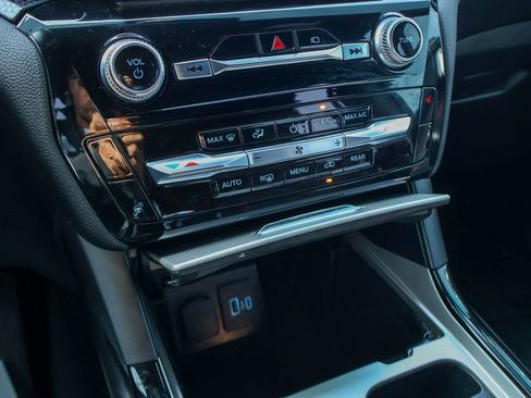 Used 2022 Ford Explorer ST-Line image 16