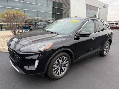 Used 2020 Ford Escape Titanium w/ Titanium Premium Package 2.0 image 2