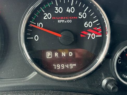 Used 2016 Jeep Wrangler Unlimited Rubicon image 18