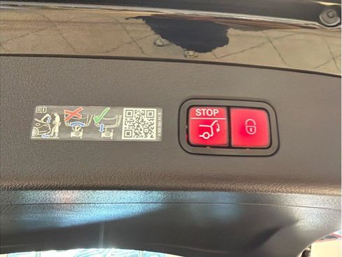 Used 2024 Mercedes-Benz GLC 300 4MATIC image 41
