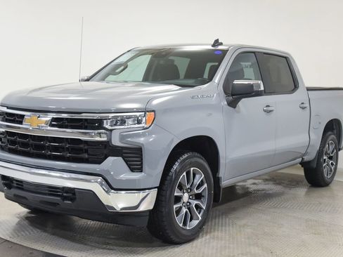 Used 2024 Chevrolet Silverado 1500 LT AWD/4WD image 9