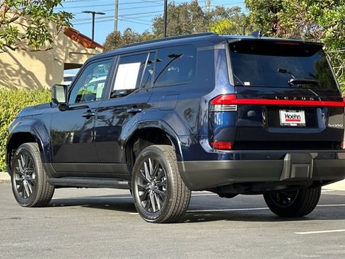 Used 2025 Lexus GX 550 image 3