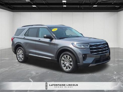 Used 2025 Ford Explorer Active w/ Active Comfort Package AWD/4WD image 7