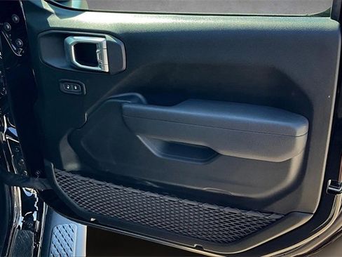 Used 2023 Jeep Gladiator Sport image 19