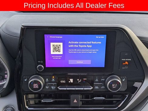 Used 2023 Toyota Highlander XLE FWD image 19