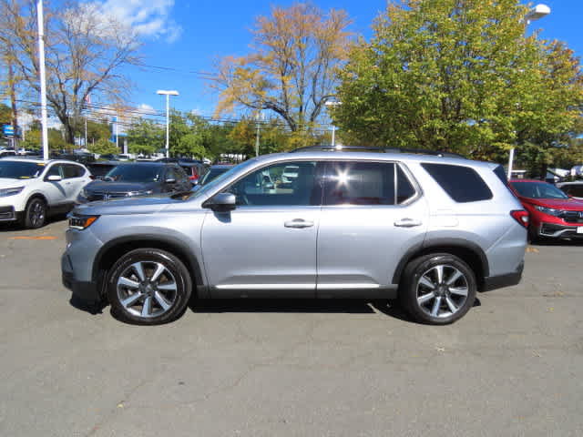 Used 2024 Honda Pilot Touring image 3