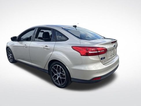 Used 2018 Ford Focus SEL image 3