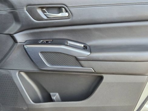 Used 2025 Nissan Pathfinder SL FWD image 30
