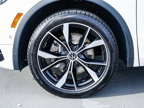 Used 2024 Volkswagen Tiguan SEL R-Line image 9