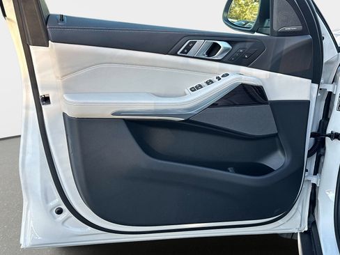 New 2026 BMW X5 sDrive40i image 15