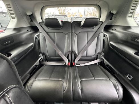 Used 2023 Jeep Grand Cherokee L Limited w/ Black Appearance Package image 36