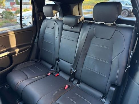 Used 2024 Mercedes-Benz GLB 250 4MATIC image 50