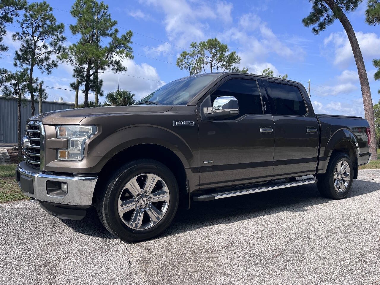 Used 2015 Ford F150 XLT w/ Equipment Group 302A Luxury AWD/4WD image 3