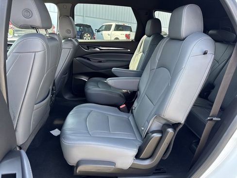 Used 2024 Buick Enclave Premium image 9