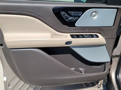 Used 2021 Lincoln Aviator Reserve w/ Equipment Group 202A AWD/4WD image 7