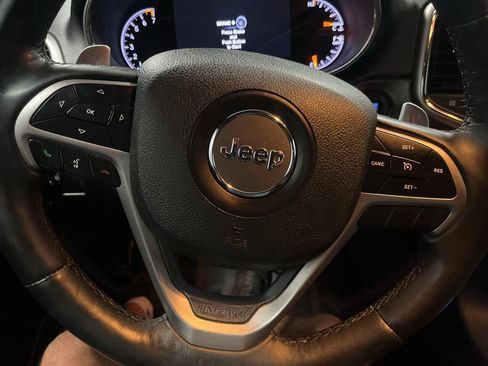 Used 2017 Jeep Grand Cherokee Altitude AWD/4WD image 24